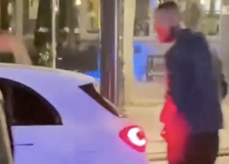 Gast denkt dat lastigvallen normaal is in Amsterdam maar kiest compleet verkeerd doelwit