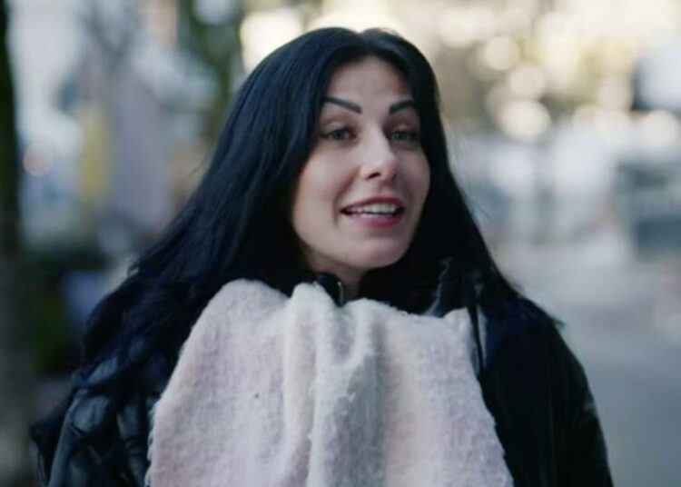 Antine uit Winter Vol Liefde plaatst gewaagde video in doorschijnend pakje en wij vinden dat best prima