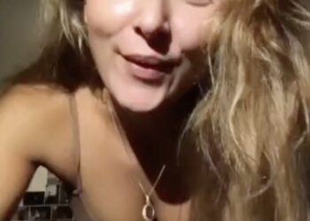 Sacha uit Amsterdam koopt een pakkie dat in het echt compleet anders blijkt te zijn