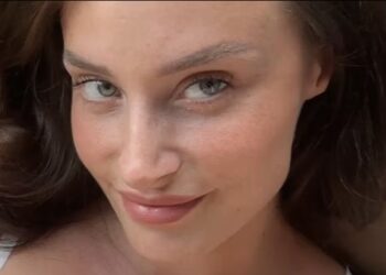 Ex-Temptation Island deelneemster Demi gooit mooi kiekje