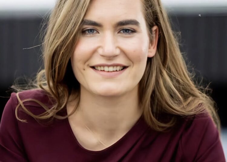 Zien: Pikante beelden van Lidewij de Vos veroorzaken ophef: “Had de airco standje Siberië of zo?”