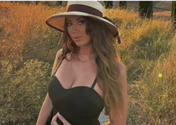 Foto’s in badkleding van Toy Travis zijn niet voor de poes