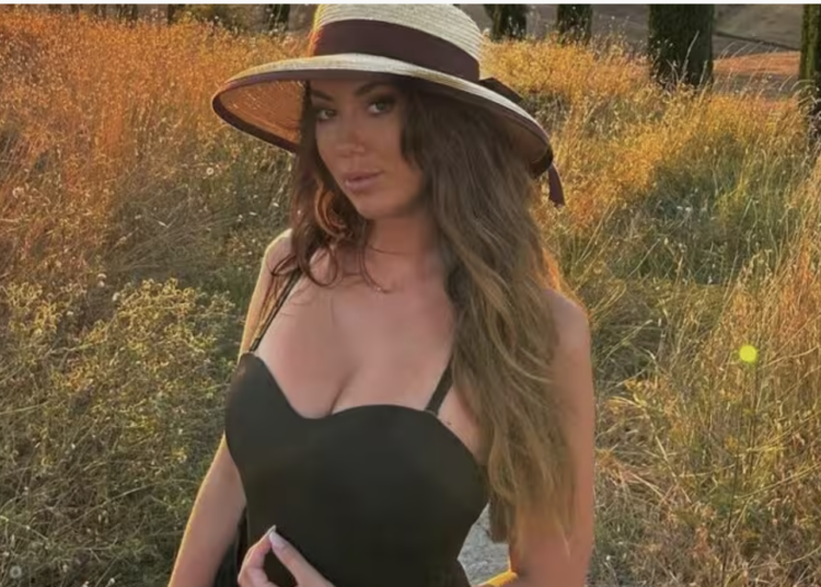 Foto’s in badkleding van Toy Travis zijn niet voor de poes