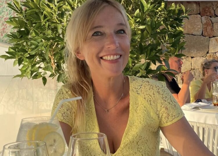 Radio 538’s Florentien van der Meulen trekt een gewaagd kerstpakketje aan en dat vinden wij wel leuk