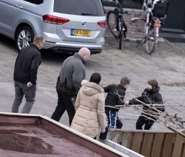 Ouders moedigen de kinderen aan om los te gaan als Rico en Badr