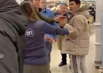 Ruzie in de supermarkt loopt volledig uit de hand