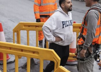 Kansparel neemt het op tegen steigerbouwers, maar helaas voor hem is dit geen wedstrijd