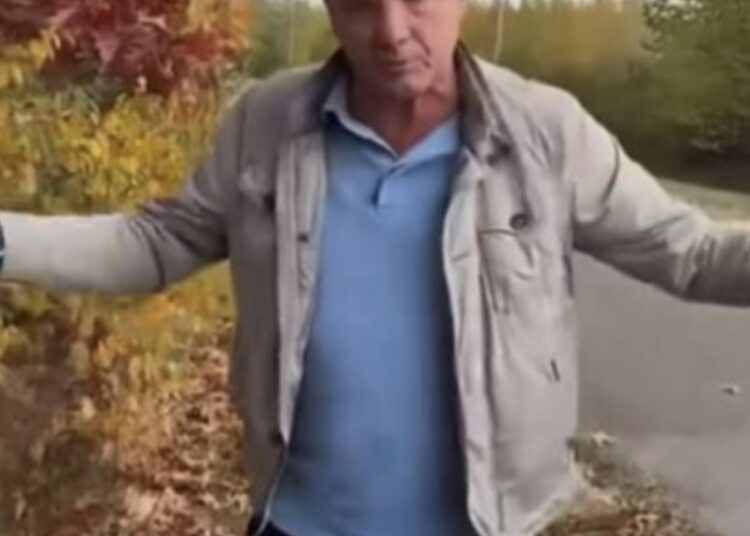 John de Bever belandt in verkeersruzie langs de weg