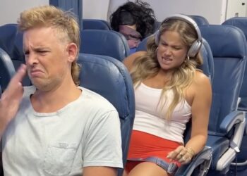 Filmpje uit vliegtuig zorgt voor opgetrokken wenkbrauwen