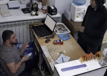 Twee gasten dachten een nachtwinkel in Dagestan te overvallen.