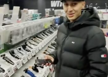 Twee gasten maken van MediaMarkt hun persoonlijke festival en personeel grijpt in