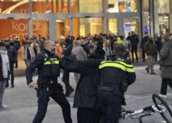 Agent uit Utrecht tijdelijk uit functie gehaald na nieuwe beelden