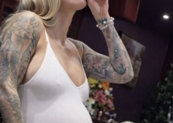 In deze bar doen vrouwen dingen die het daglicht niet kunnen verdragen