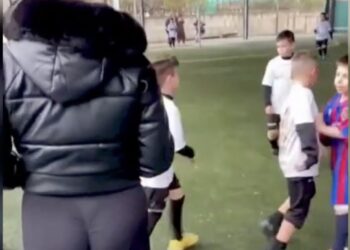Voetbalwedstrijdje van de kinderen filmen krijgt ineens een bijzondere invalshoek
