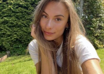 Deze gewaagde foto’s van Olympische kampioene Femke Kok gaan keihard rond momenteel