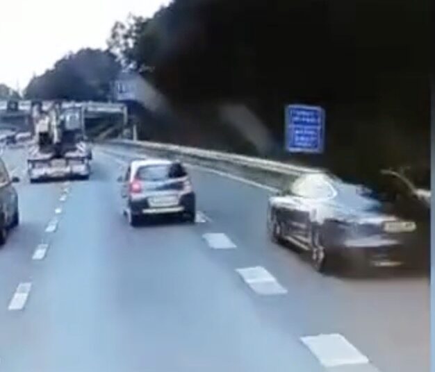 Tesla-bestuurder dacht nog wel even snel voor een vrachtwagen te kunnen duiken