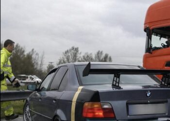 Politie wordt een handje geholpen door vrachtwagenchauffeur