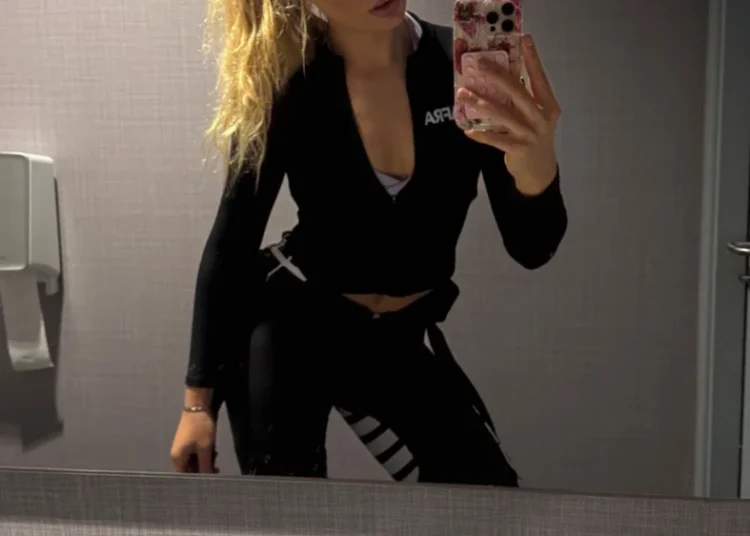 Jutta Leerdam gaat helemaal los in gewaagde zwembad video (VIDEO)