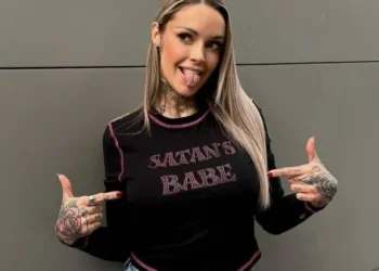 Temptation-Pommeline poseert in een aantal gewaagde foto’s : “Dit is zo heet!”