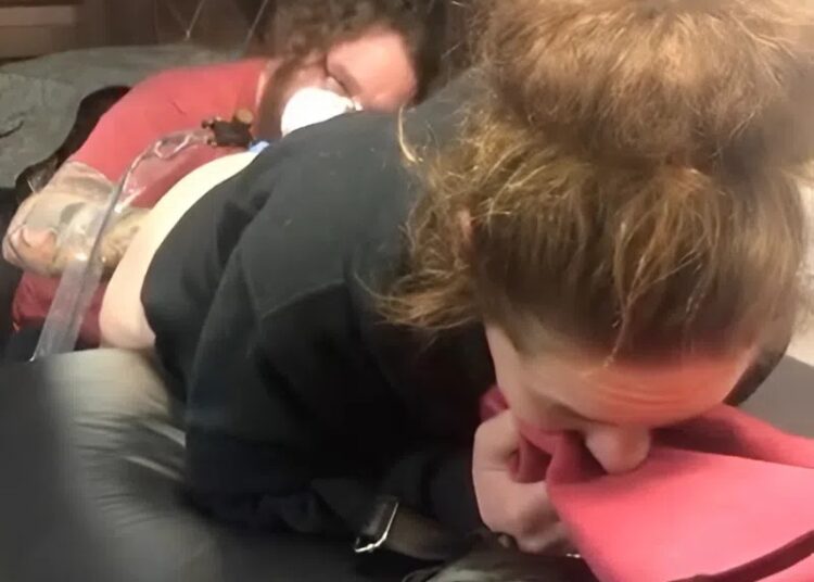 Dame laat tattoo laten zetten op een heel spannend plekje en dat zal haar nog lang achtervolgen