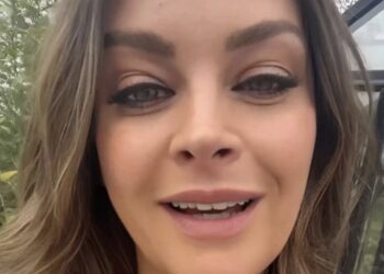 VIDEO Miljuschka gaat eindelijk volledig uit de kleren