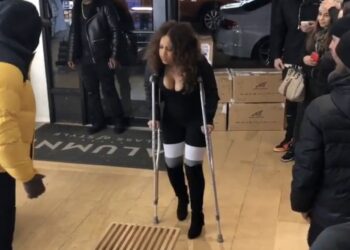 Dame is er ook achter dat het andere gaatje weleens flink pijn kan doen