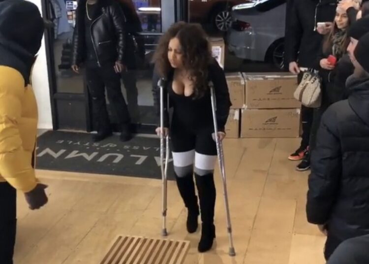 Dame is er ook achter dat het andere gaatje weleens flink pijn kan doen