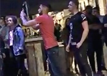 Gast die bewaker filmt krijgt een portie vliegles in Zwolle