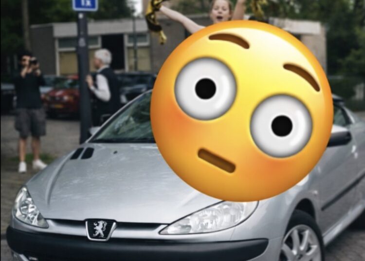 Nederlands dames voetbalteam was kampioen en de dames besloten iedereen zonder schaamte te trakteren op een behoorlijk showtje