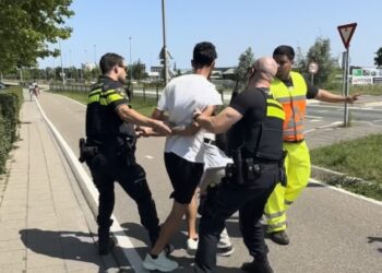 Burger betrapt zakkenrollers op heterdaad bij Zaanse Schans