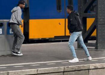 Koningsdag op het perron: gezellige chaos of gedonder?