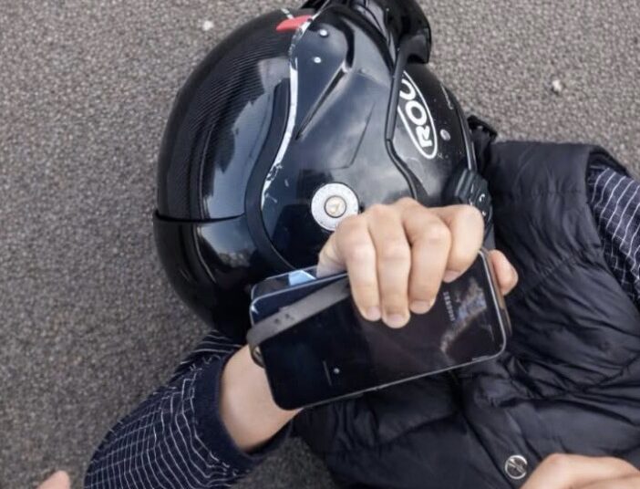 VIDEO: Man komt de dief van zijn scooter tegen in Amsterdam en grijpt direct in