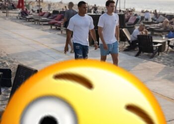 Scheveningen in rep en roer door dame die even alles laat wapperen