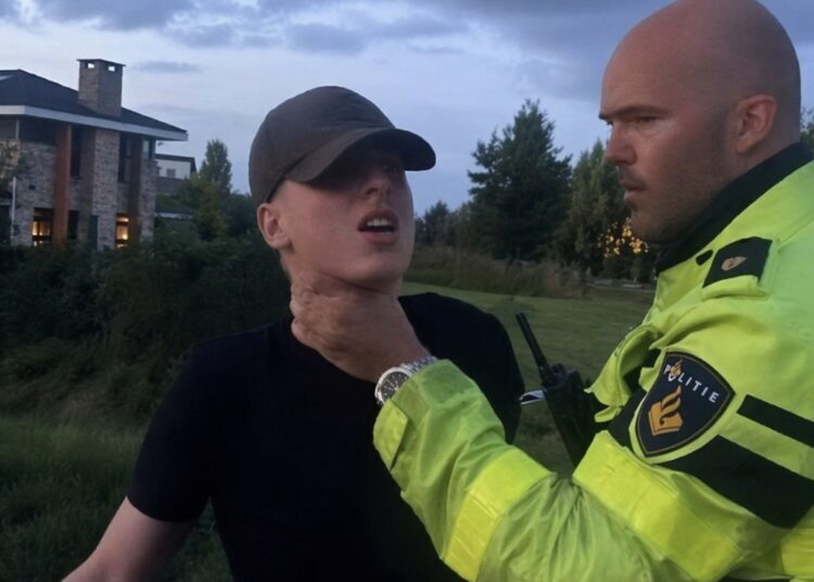 Agent in Roosendaal laat zien hoe je raddraaiers aanpakt!