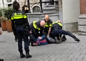 Amsterdams politieoptreden op video: social media in vuur en vlam