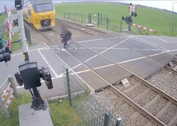 Video: Prorail laat zien dat een trein je altijd wint, kijk maar mee!