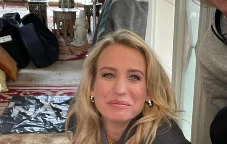 Dionne Stax knalt terug op tv in knappe outfit en fans zijn wild