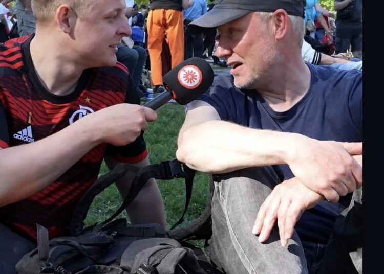 Volkert van der G. op 1 mei: Left Laser doet het weer