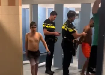 Zwembad-ellende in Arnhem: jongeren zorgen voor chaos, politie grijpt in
