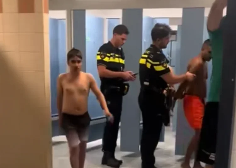 Zwembad-ellende in Arnhem: jongeren zorgen voor chaos, politie grijpt in